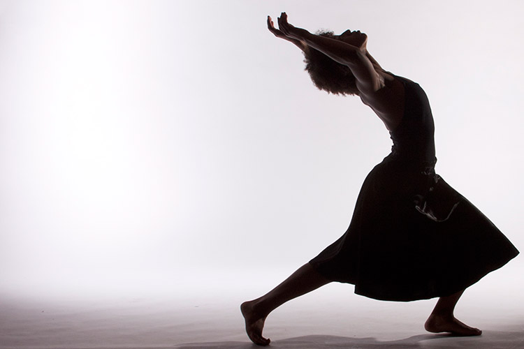 Helena Barquilla | Meditación en movimiento y Danza Consciente