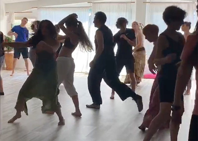 Helena Barquilla | Meditación en movimiento y Danza Consciente