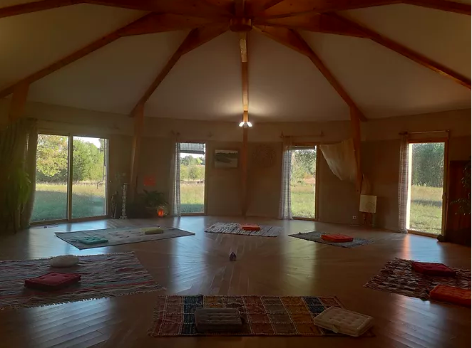 Helena Barquilla | Meditación en movimiento y Danza Consciente